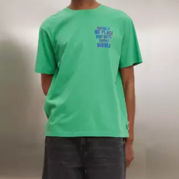 American Eagle Outfitters Pride "No Place For Hate" T-Shirt, Large, NWT - Picture 4 of 6